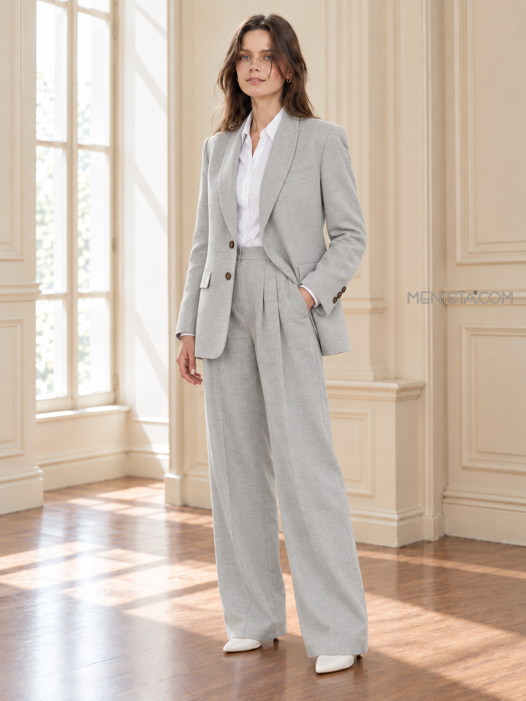 Undine women’s silver grey oversized linen two-piece suit, gentle three-quarter view.